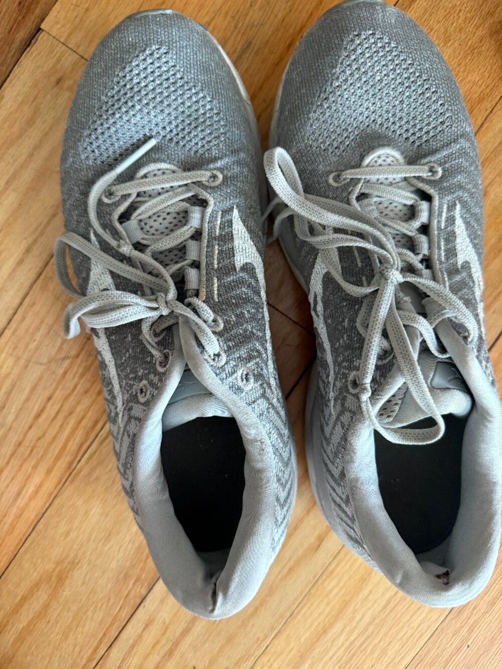 Mizuno volleyball shoes/running shoes